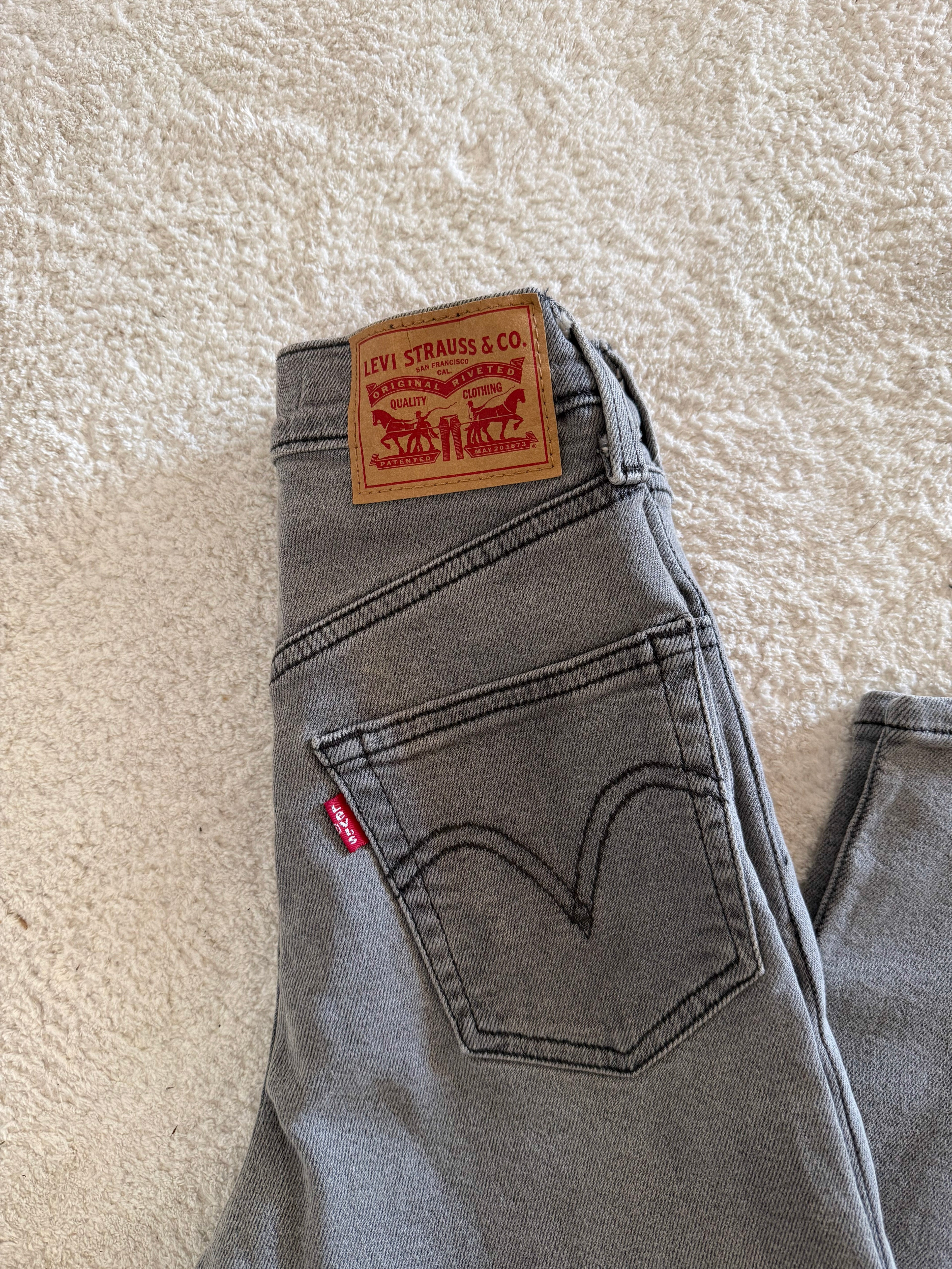 Levi's Ribcage Straight Ankle Jeans