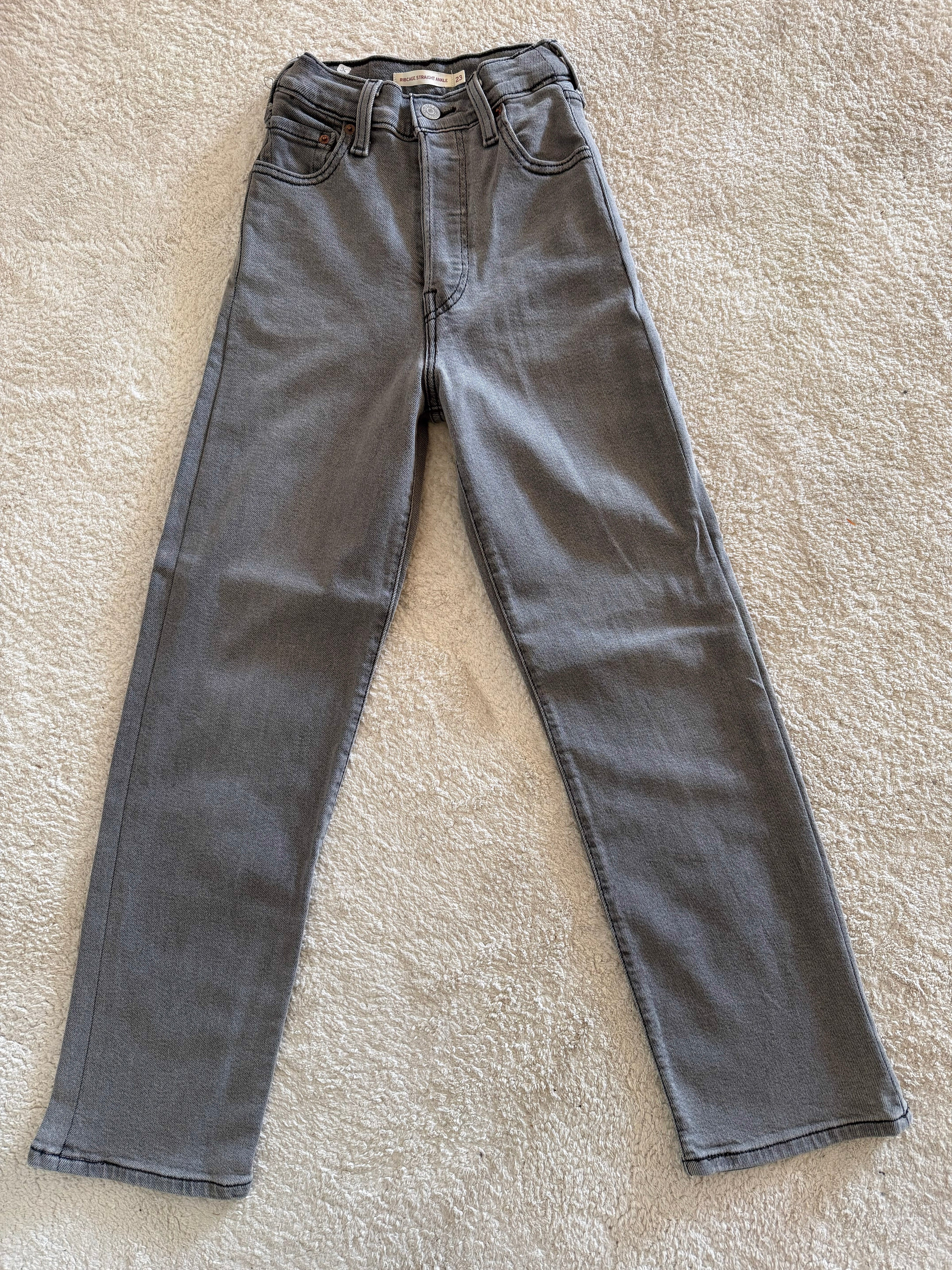 Levi's Ribcage Straight Ankle Jeans