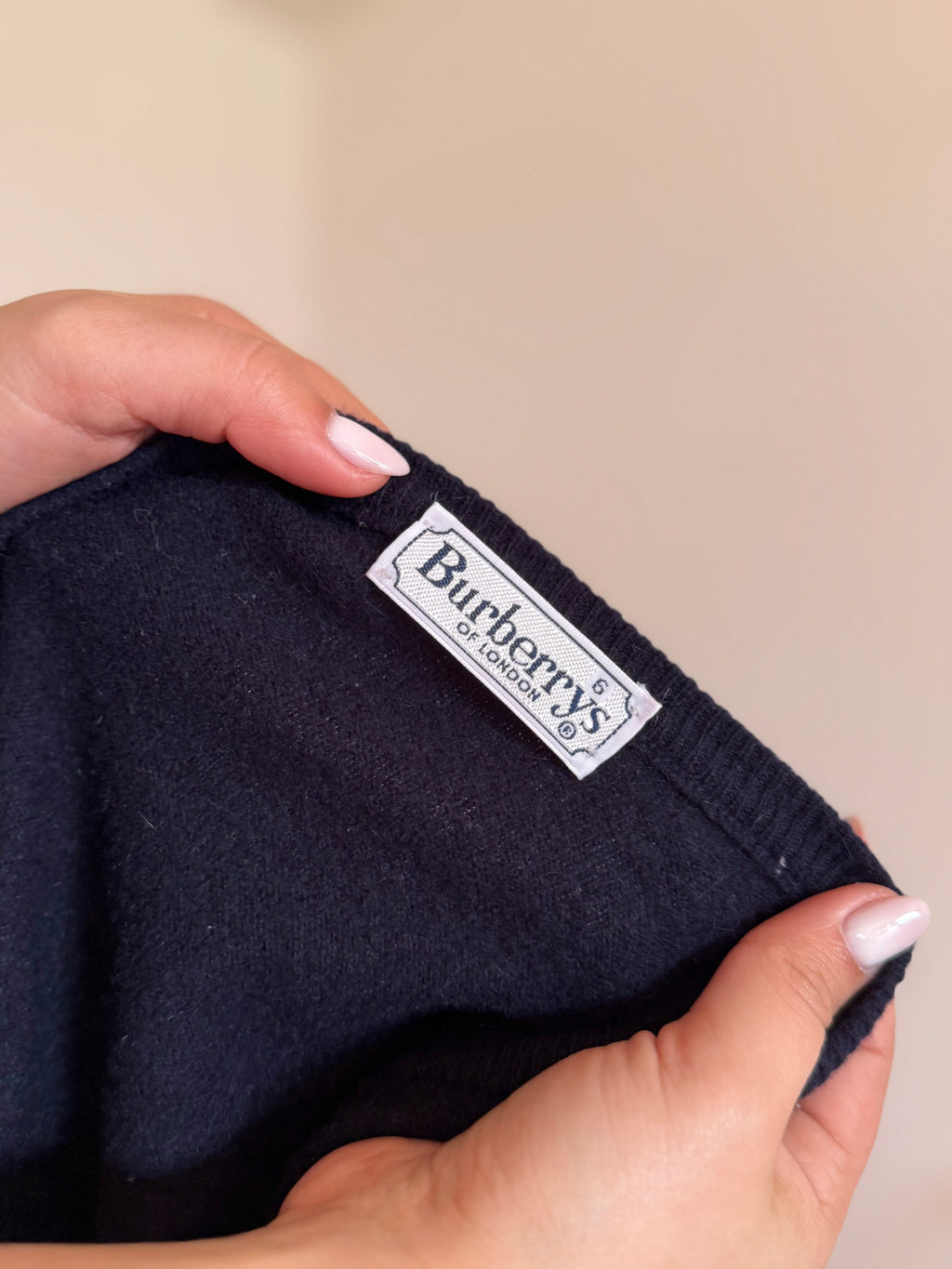 Burberry V-Neck Knit Sweater 65% Lambswool 10% Angora 25% Poliamida