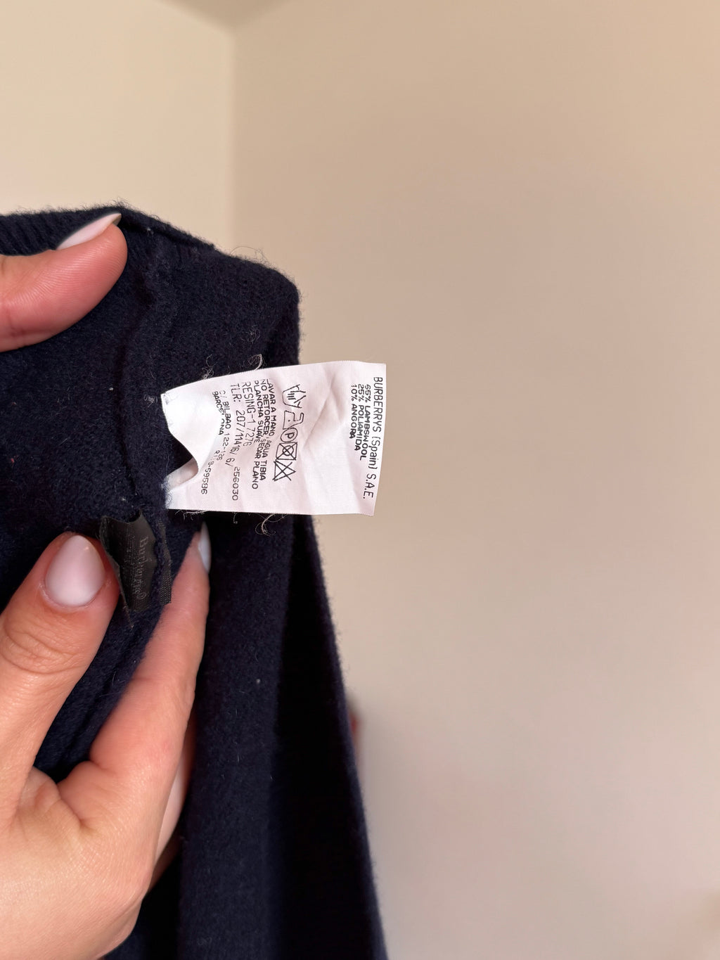 Burberry V-Neck Knit Sweater 65% Lambswool 10% Angora 25% Poliamida