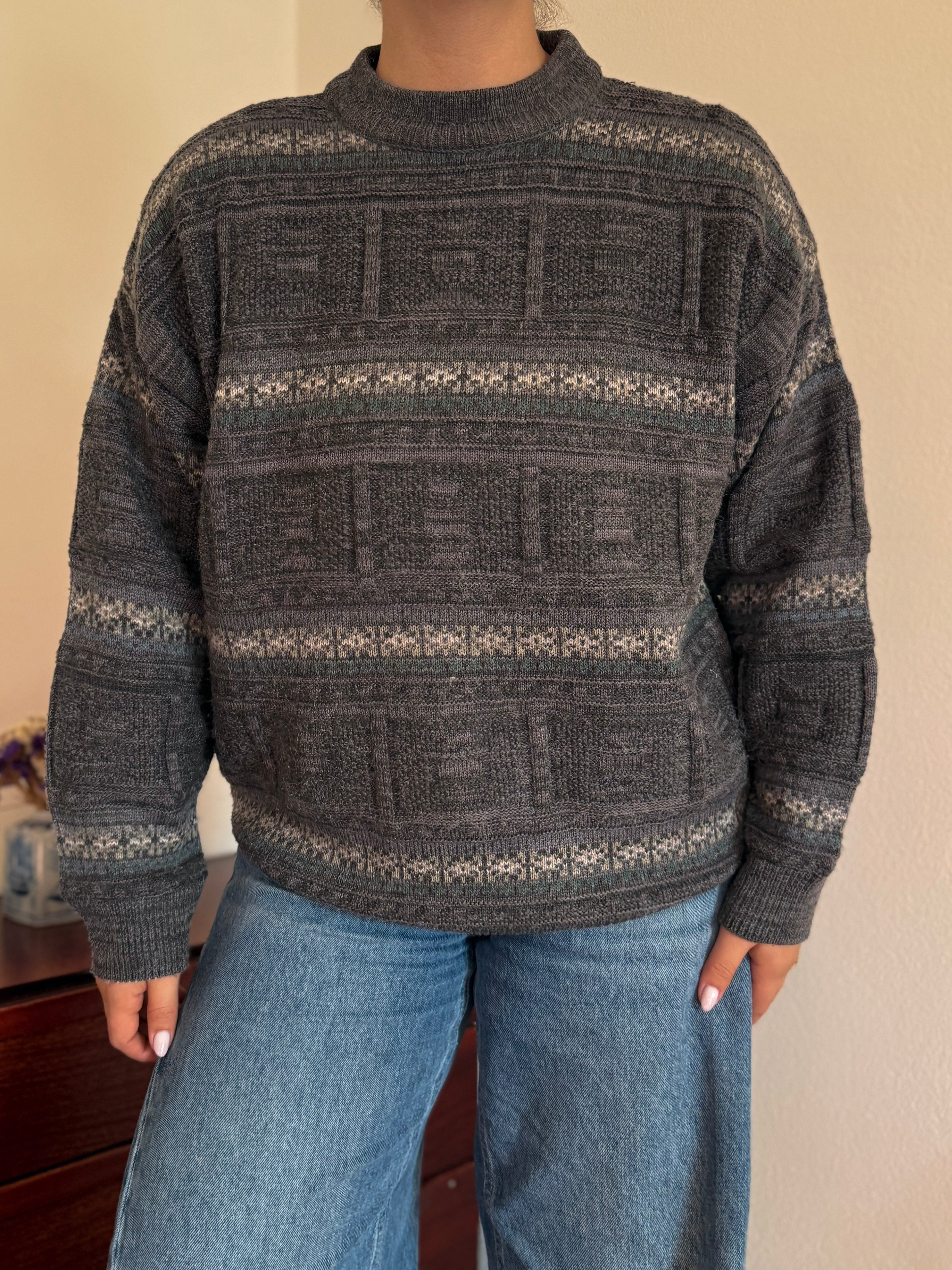 Vintage Round Neck Sweater 80% Acrylic