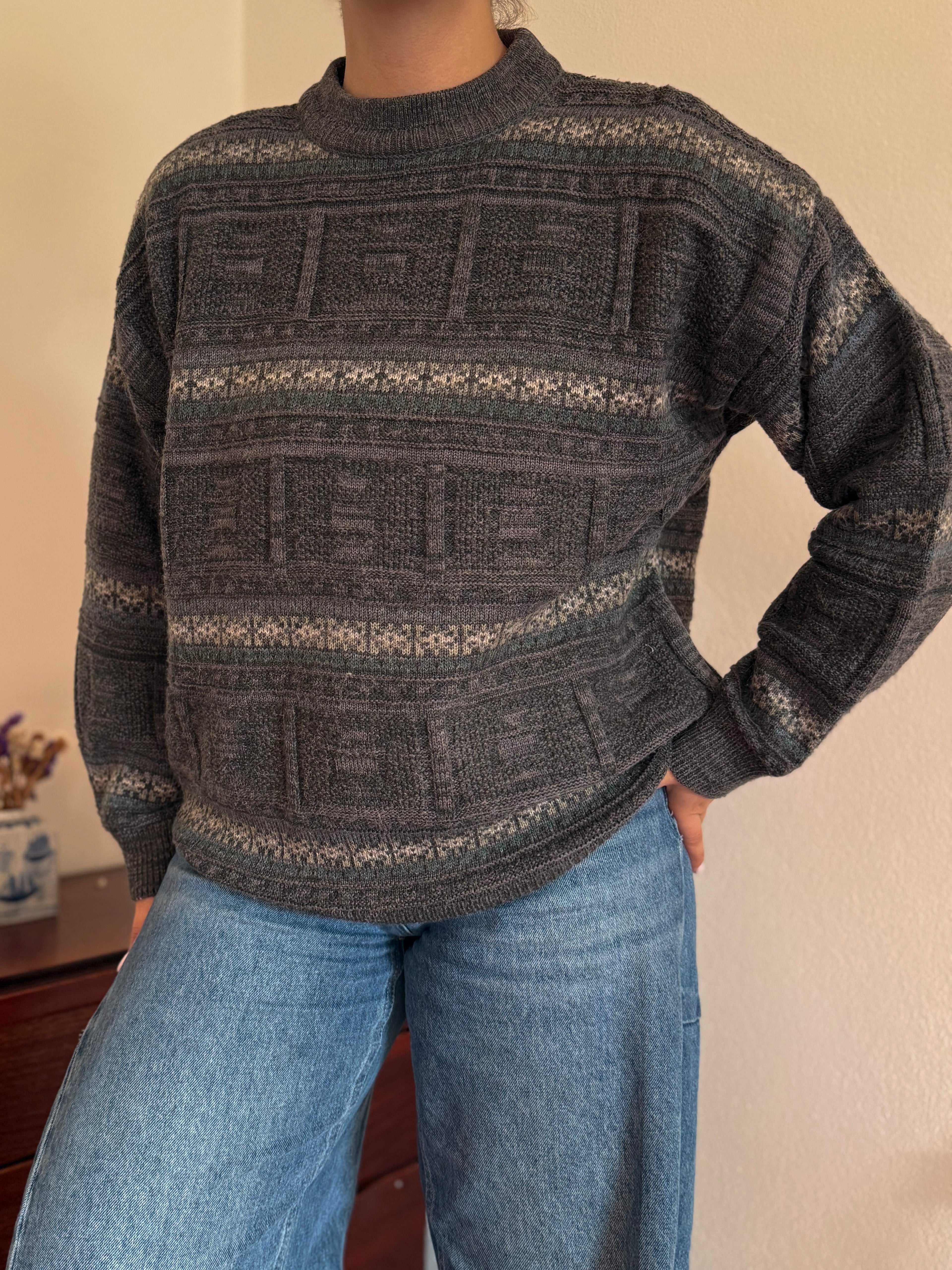Vintage Round Neck Sweater 80% Acrylic
