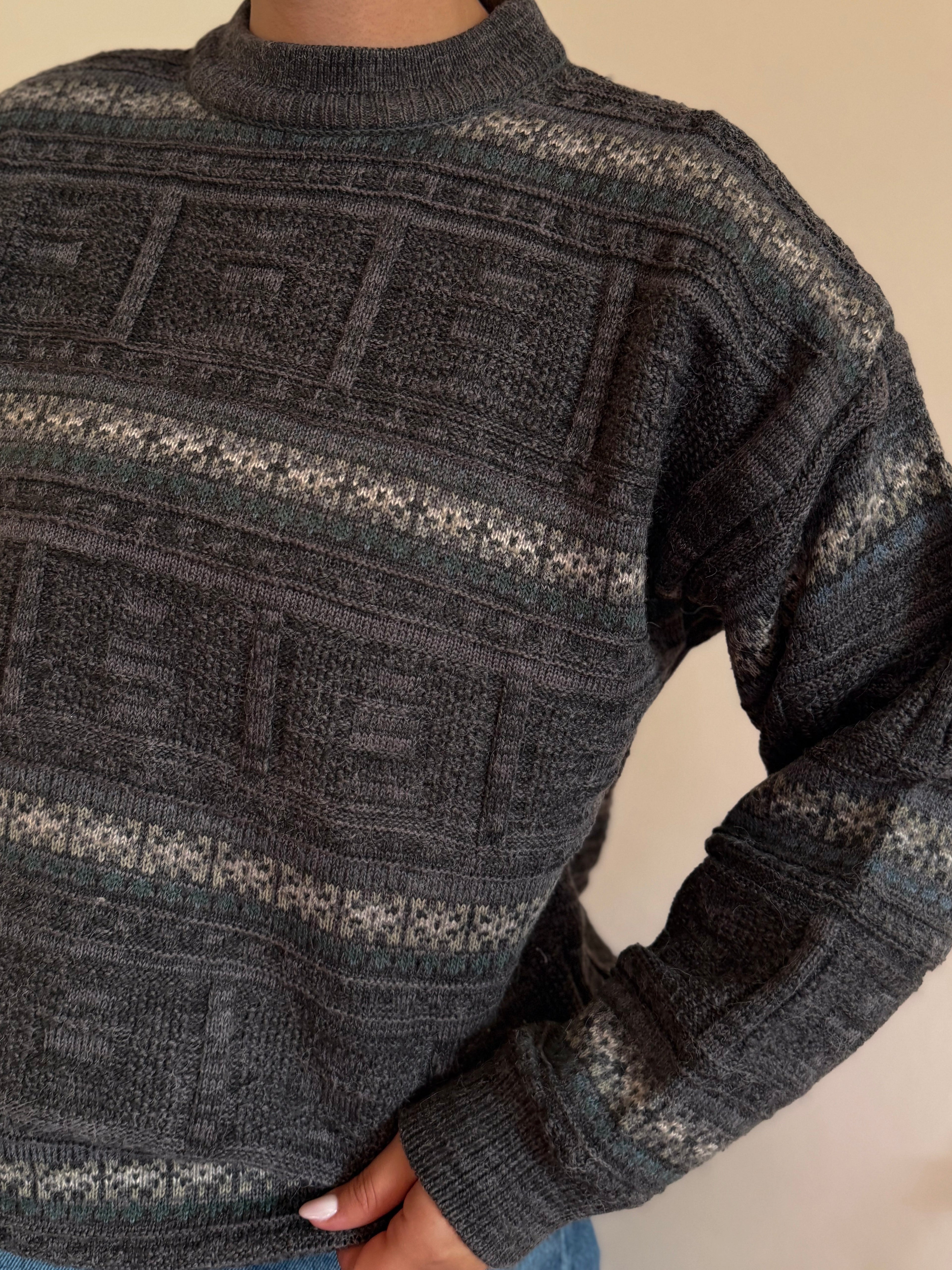 Vintage Round Neck Sweater 80% Acrylic