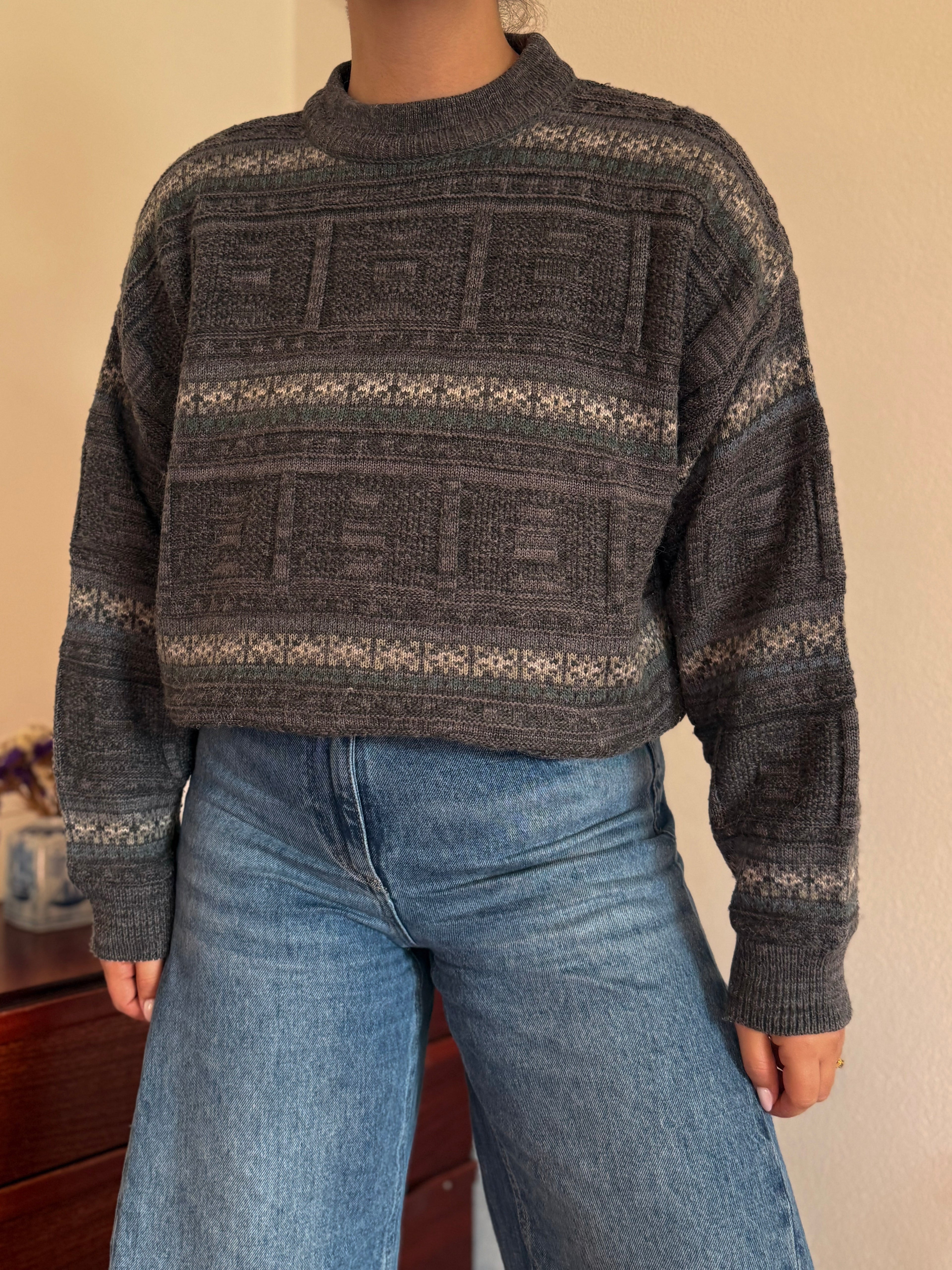 Vintage Round Neck Sweater 80% Acrylic