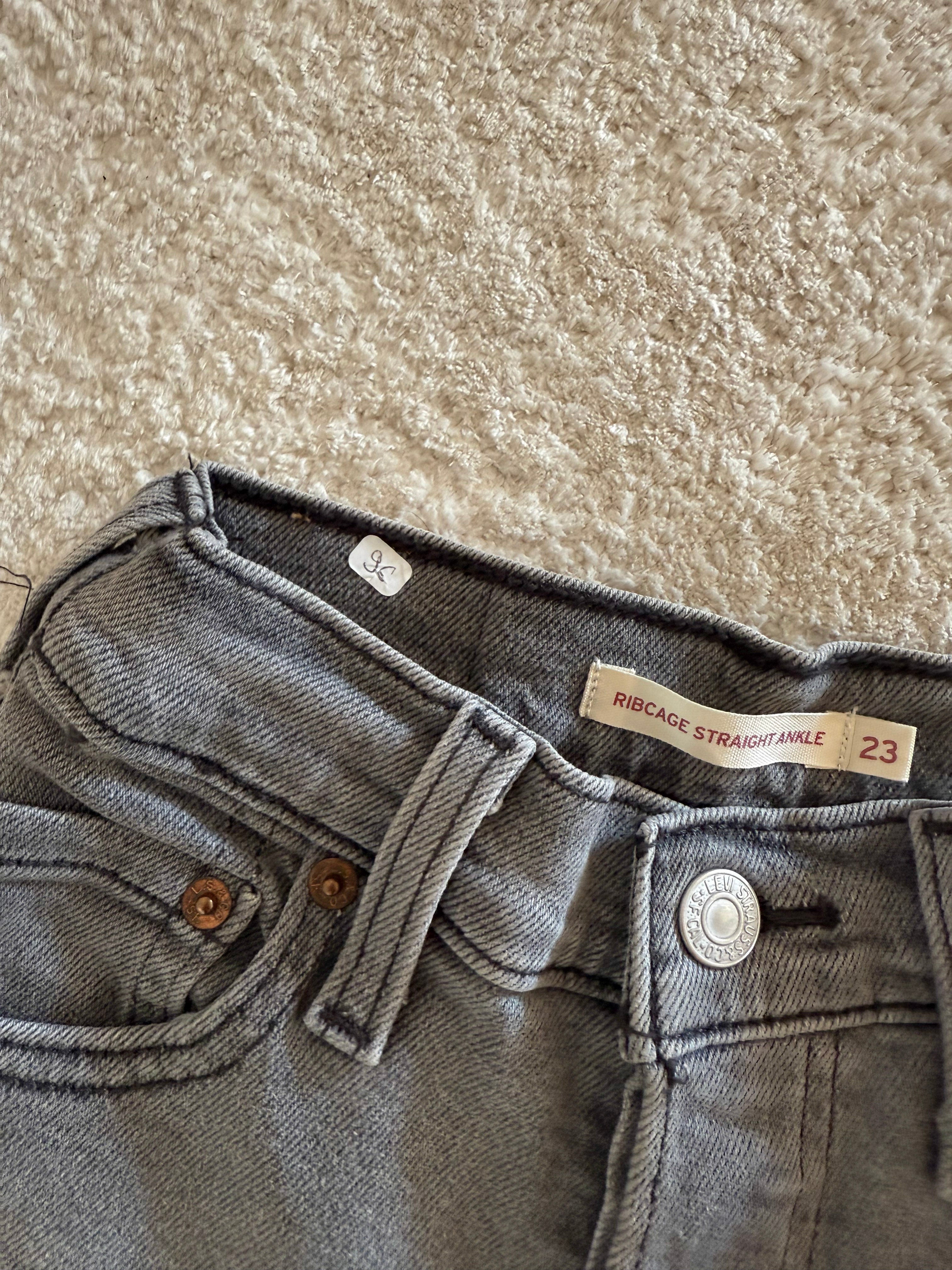 Levi's Ribcage Straight Ankle Jeans