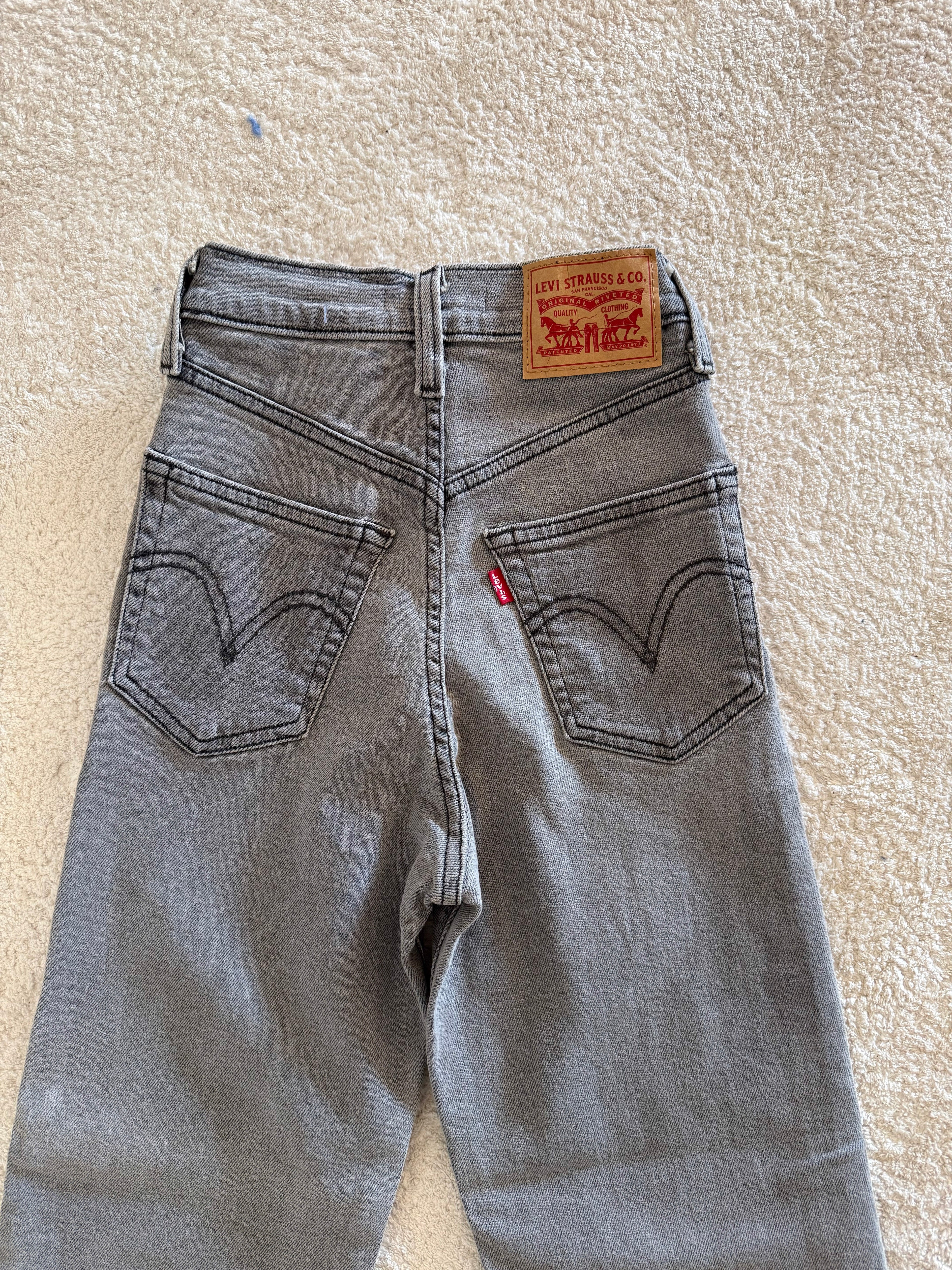 Levi's Ribcage Straight Ankle Jeans