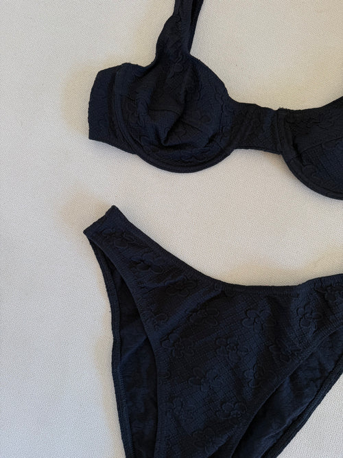 Biquíni Preto Vintage Texturado c/ Aro Novo com Etiqueta (Veste S)