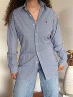 Camisa Polo Ralph Lauren Modelo "Ellington" em Algodão – Azul com Logo Vermelho (Tam. S)