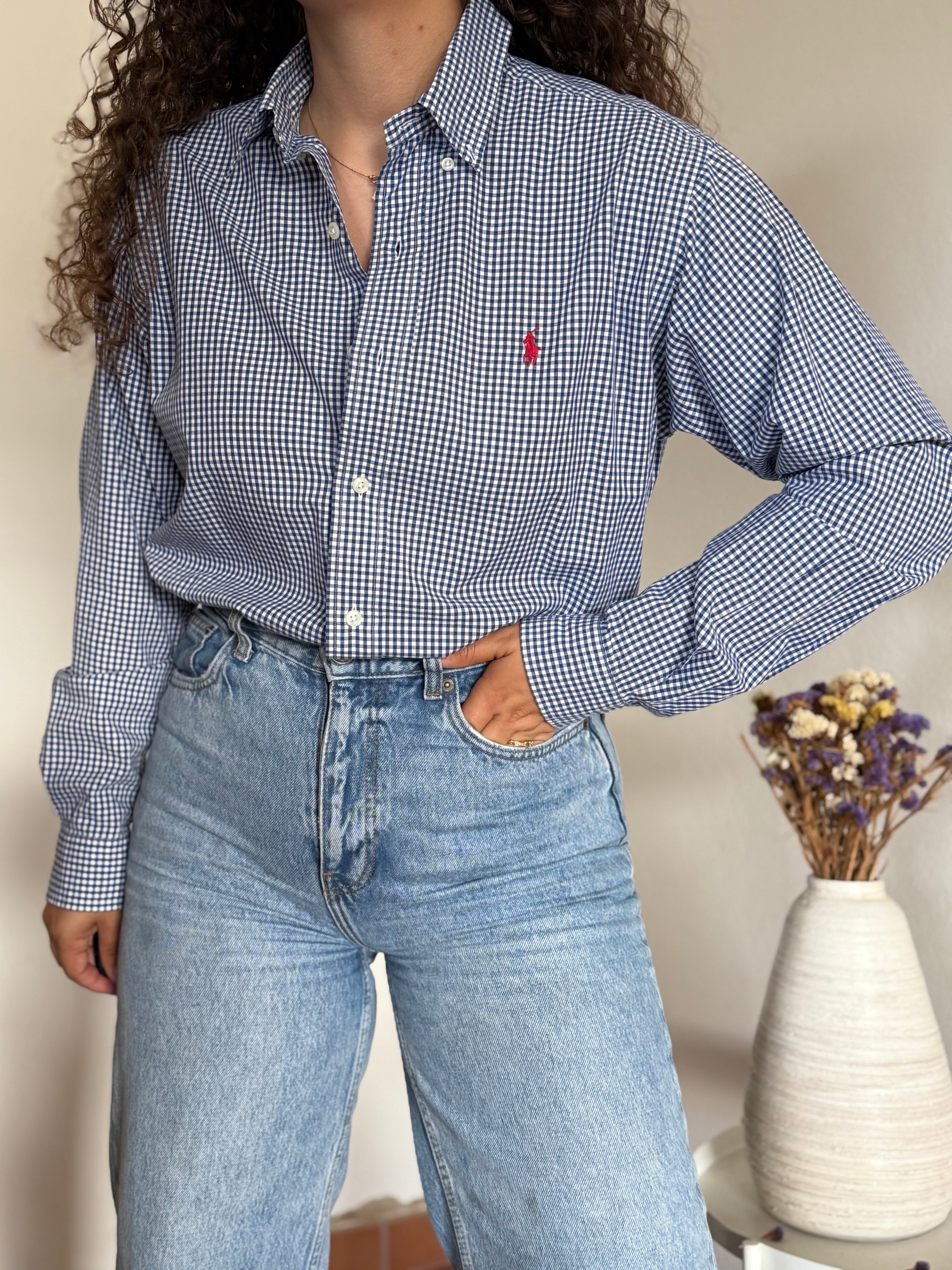 Camisa Polo Ralph Lauren Modelo "Ellington" em Algodão – Azul com Logo Vermelho (Tam. S)